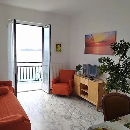 Davanti Al Mare E A Portofino - In Front Of The Sea And Portofino زواليي